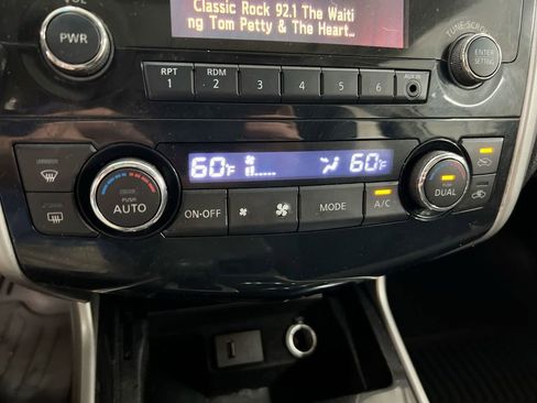Used 2013 Nissan Altima 3.5 SV FWD image 16