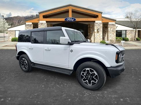 Used 2025 Ford Bronco Outer Banks image 3