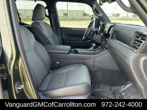 Used 2025 Lexus GX 550 w/ Accessory Package (2T) image 30