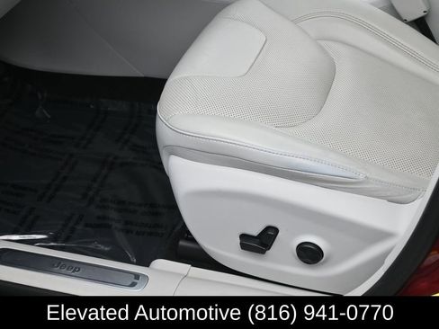 Used 2019 Jeep Cherokee Limited w/ Technology Group image 15