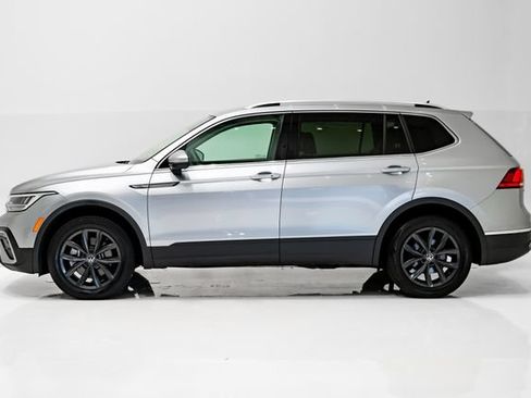 Used 2024 Volkswagen Tiguan SE FWD image 28