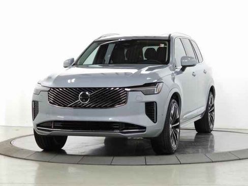 Certified 2025 Volvo XC90 B6 Plus image 4