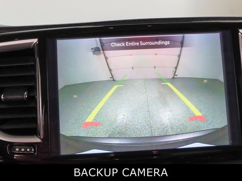 Used 2023 Chrysler Pacifica Touring-L image 18