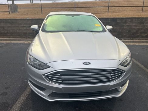 Used 2017 Ford Fusion SE image 1
