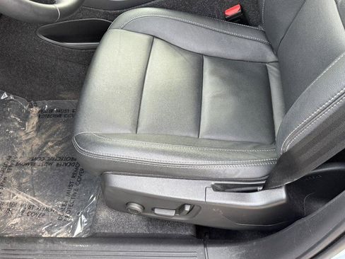 Certified 2025 Volvo XC40 B5 Core image 17