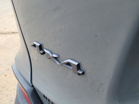 Used 2019 Jeep Cherokee Trailhawk image 25