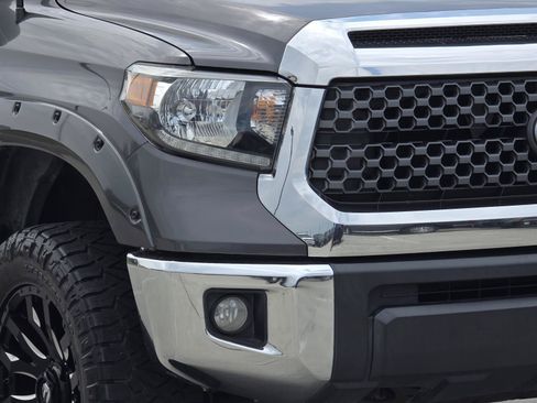 Used 2019 Toyota Tundra SR5 w/ SR5 Upgrade Package AWD/4WD image 8