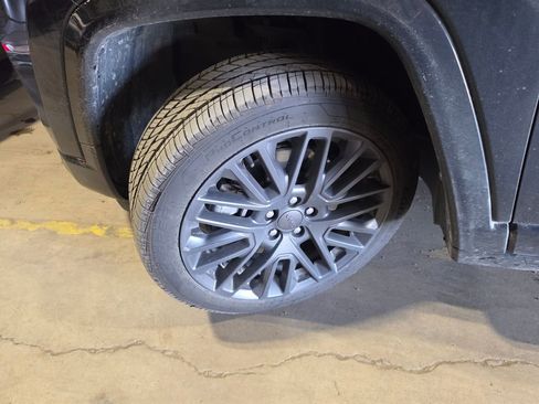 Used 2023 Jeep Compass Limited image 3