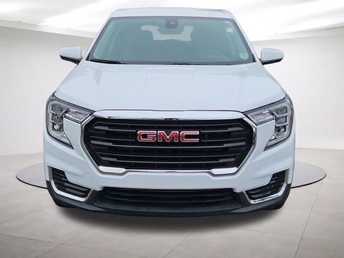 Used 2024 GMC Terrain SLE image 2