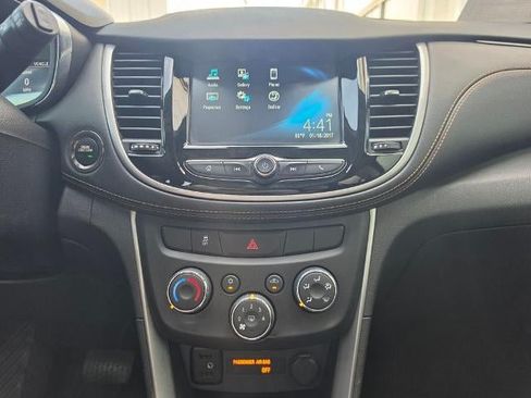 Used 2017 Chevrolet Trax LT w/ LT Convenience Package FWD image 17