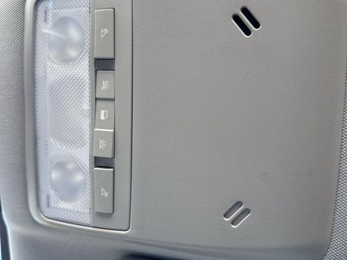Used 2020 Chevrolet Trax LT FWD image 39