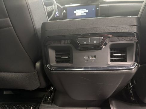 Used 2025 GMC Sierra 1500 AT4 w/ AT4 Premium Package AWD/4WD image 9