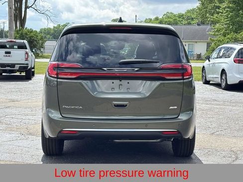 New 2027 Chrysler Pacifica Select w/ Family Tech Group AWD/4WD image 33
