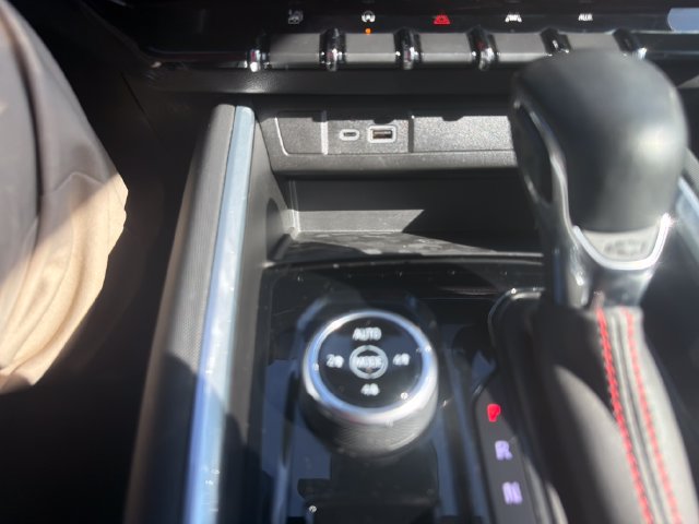 Used 2023 Chevrolet Colorado Z71 w/ Z71 Convenience Package 2 AWD/4WD image 22
