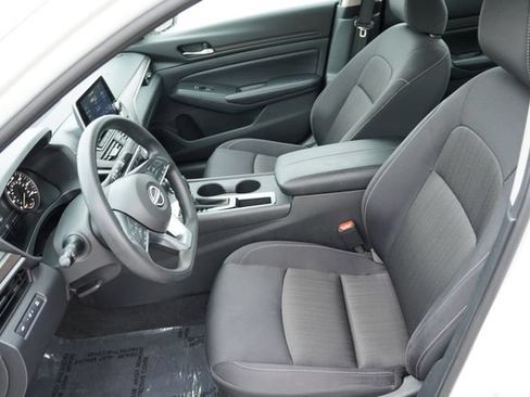 Used 2025 Nissan Altima 2.5 SV FWD image 15