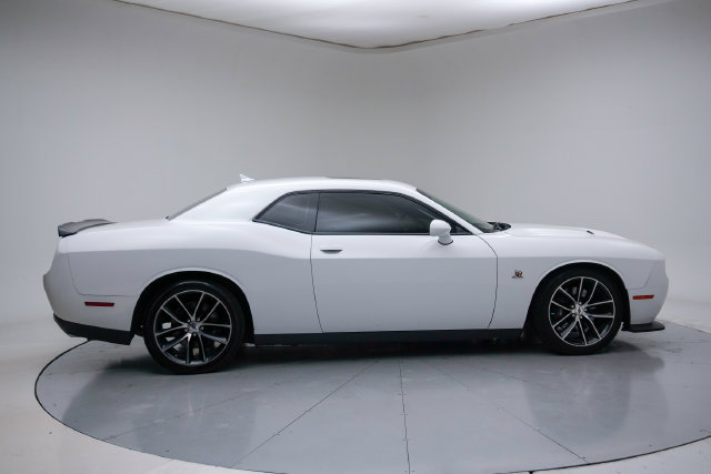 Used 2017 Dodge Challenger R/T Scat Pack w/ Leather Interior Group RWD image 8