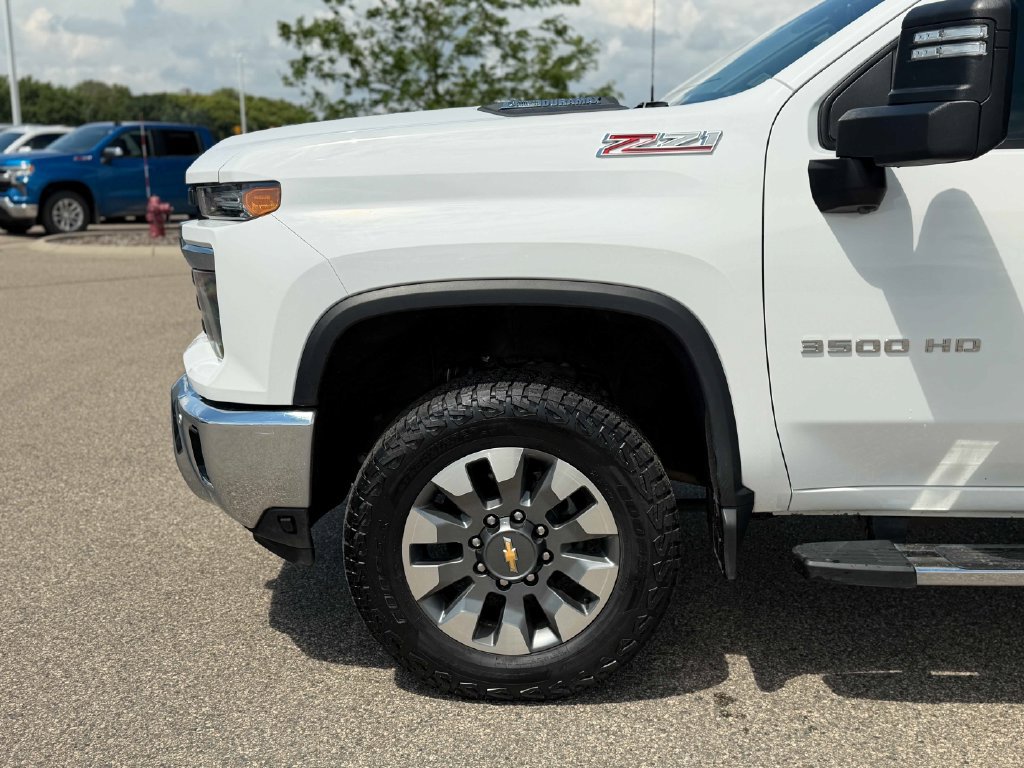 Used 2025 Chevrolet Silverado 3500 LT w/ All Star Edition AWD/4WD image 12