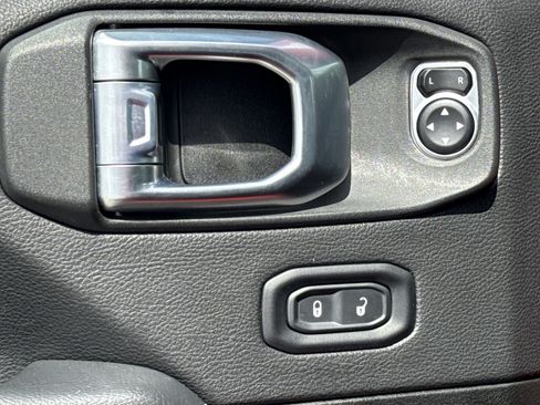 Used 2023 Jeep Gladiator Overland image 14