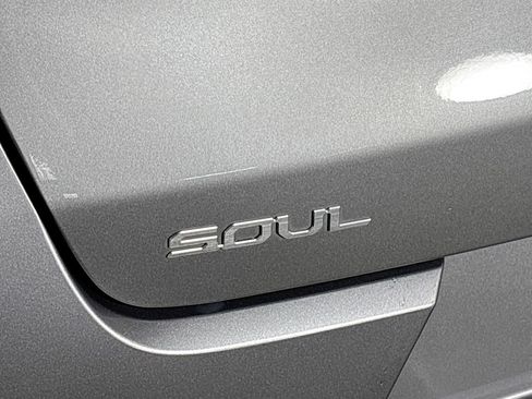 Used 2025 Kia Soul LX w/ LX Technology Package FWD image 23