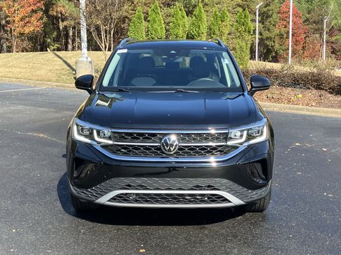 Used 2023 Volkswagen Taos SEL image 3