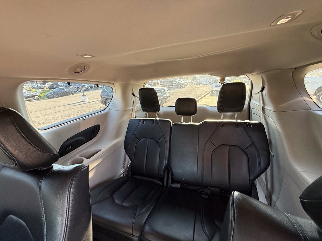 Used 2021 Chrysler Pacifica Touring-L FWD image 25