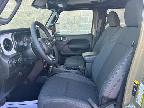New 2025 Jeep Gladiator Willys image 28