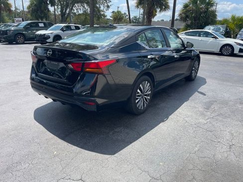 Used 2025 Nissan Altima 2.5 SV FWD image 5