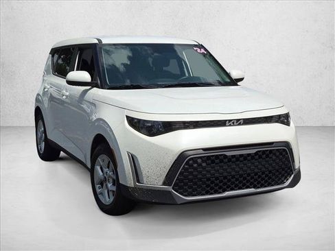 Used 2024 Kia Soul LX w/ Option Group 015 FWD image 3