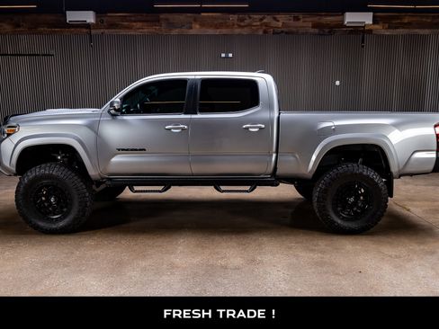 Used 2016 Toyota Tacoma TRD Sport image 5