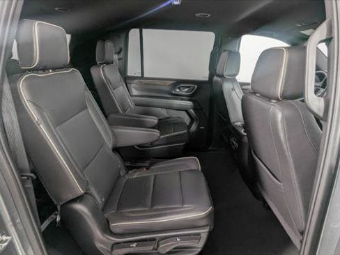 Used 2023 Chevrolet Suburban Premier image 23