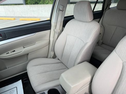 Used 2014 Subaru Outback 2.5i Premium w/ Moonroof Package AWD/4WD image 38