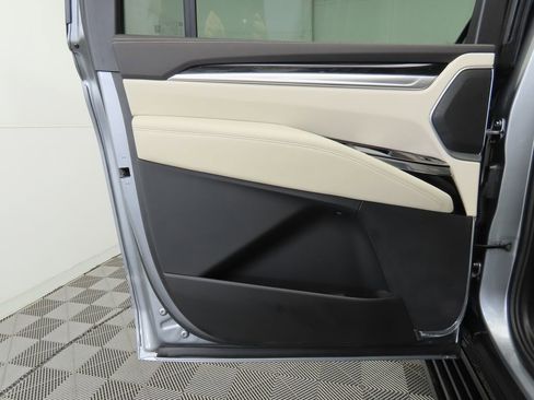 Used 2025 Cadillac Escalade ESV Sport image 25