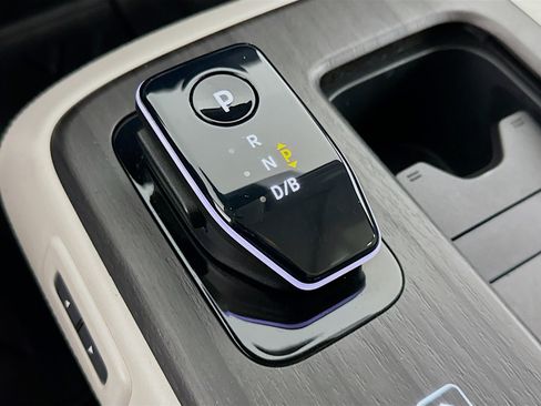 Used 2023 Nissan Ariya FWD image 25