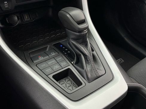 Used 2022 Toyota RAV4 LE image 14