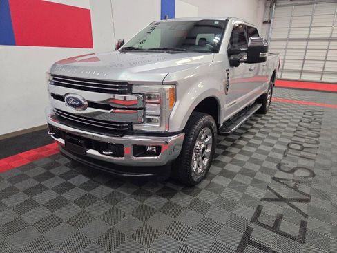 Used 2019 Ford F250 Lariat w/ Lariat Ultimate Package image 3