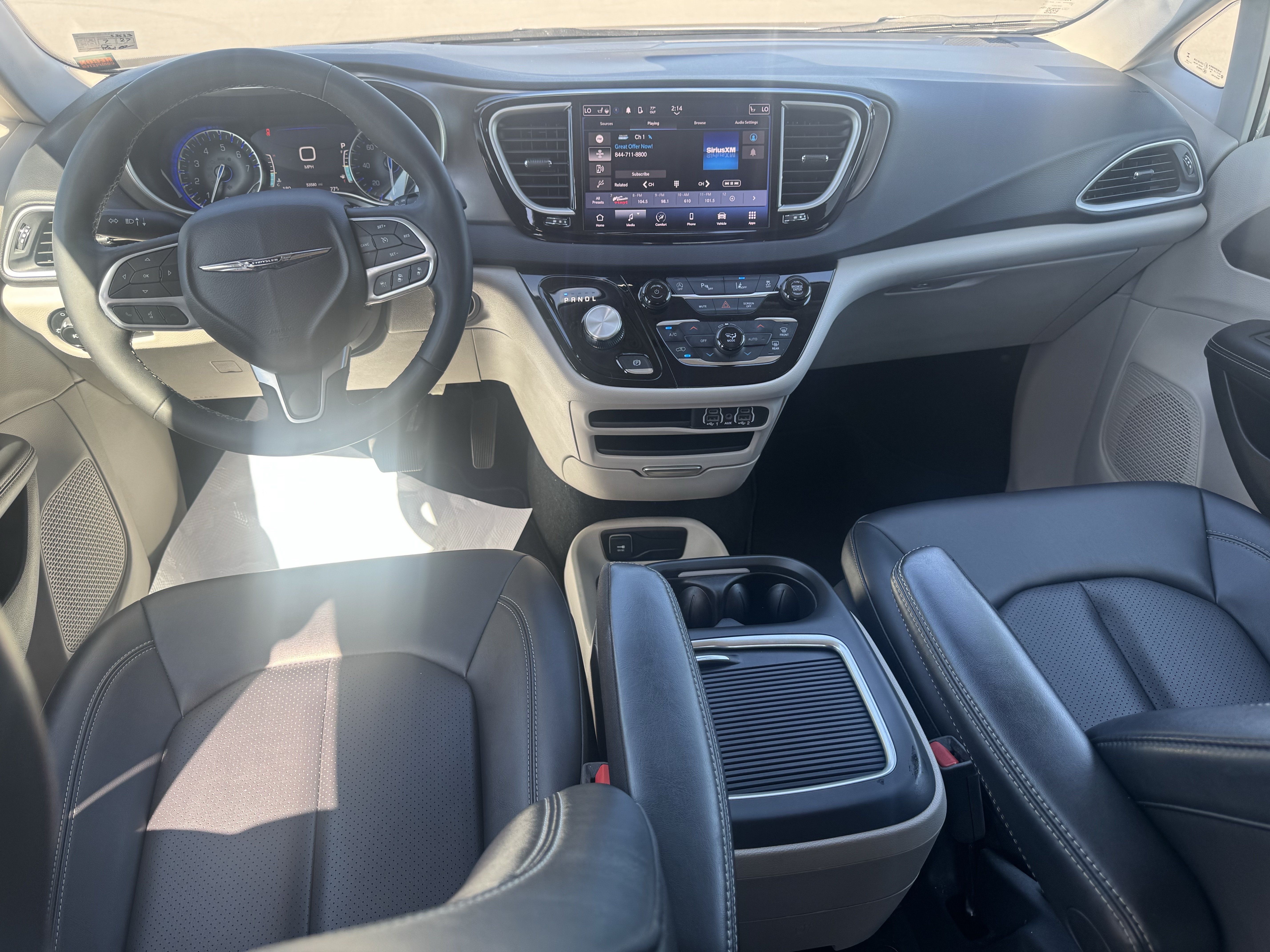 Used 2024 Chrysler Pacifica Touring-L FWD image 15