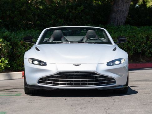 Used 2023 Aston Martin V8 Vantage Roadster image 6