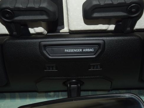 Used 2018 Jeep Wrangler Unlimited Sahara image 48