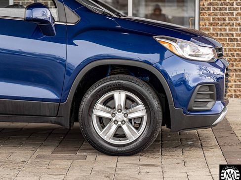 Used 2017 Chevrolet Trax LT w/ Sun & Sound Package image 27