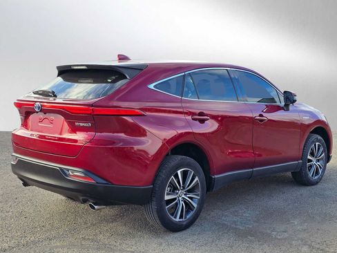 Used 2021 Toyota Venza LE w/ Carpet Mat Package (TMS) image 3