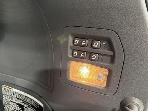 Used 2010 Lexus LX 570 4WD image 41