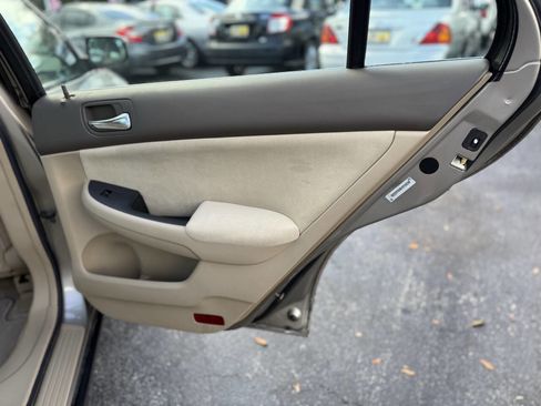 Used 2004 Honda Accord LX image 21