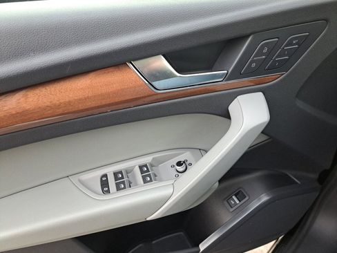 Used 2022 Audi Q5 2.0T Premium w/ Convenience Package image 32