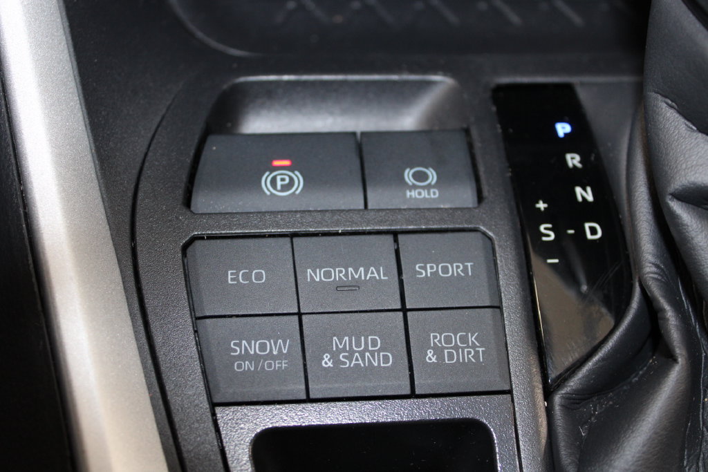 Used 2025 Toyota RAV4 XLE AWD/4WD image 45