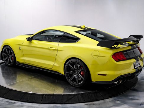 Used 2021 Ford Mustang Shelby GT500 w/ Carbon Fiber Track Pack image 10
