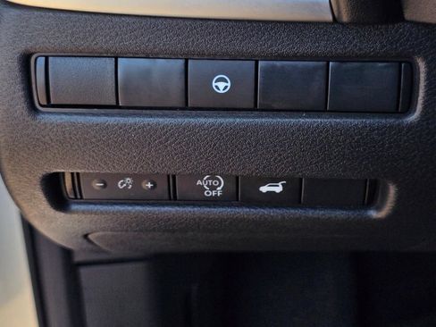 Used 2025 Nissan Rogue SV FWD image 27