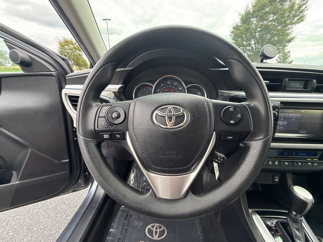 Used 2015 Toyota Corolla LE FWD image 18