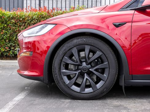 Used 2023 Tesla Model X AWD/4WD image 4