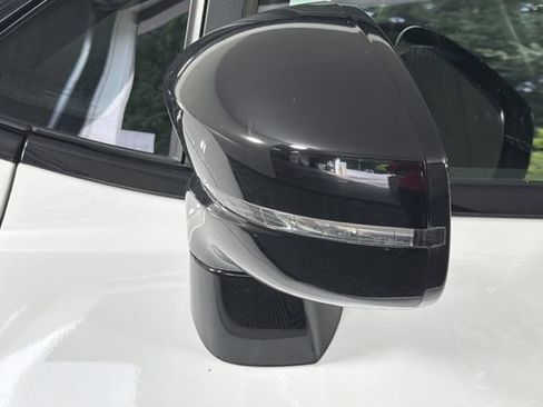 Used 2025 Chrysler Pacifica Limited FWD image 29