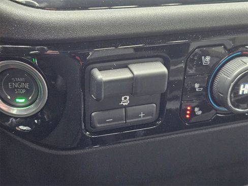 Used 2024 Chevrolet Silverado 2500 ZR2 image 28